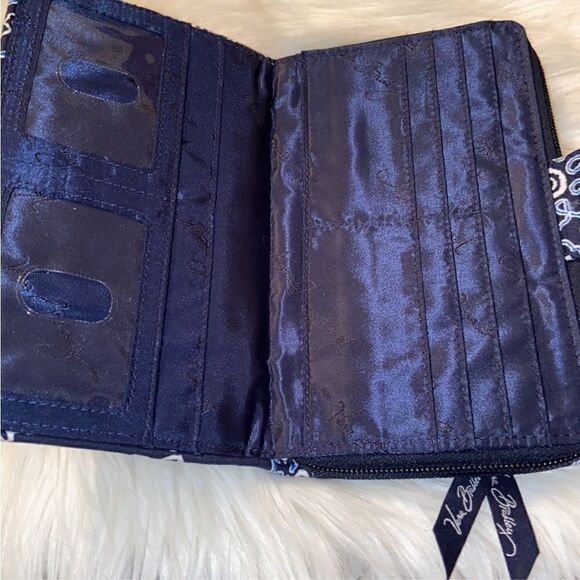 NEW Vera Bradley Turn Lock Blue Bandana‎ Print Full Zip Wallet - Picture 5 of 5